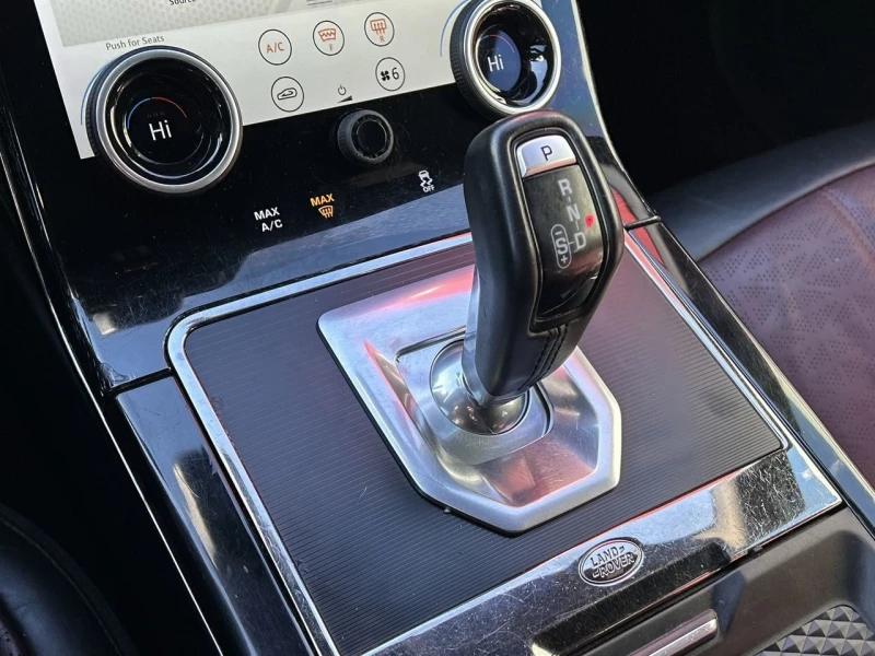 Land Rover Range Rover Evoque P300 С РЕГИСТРАЦИЯ & АВТОКРЕДИТ, снимка 10 - Автомобили и джипове - 53460814