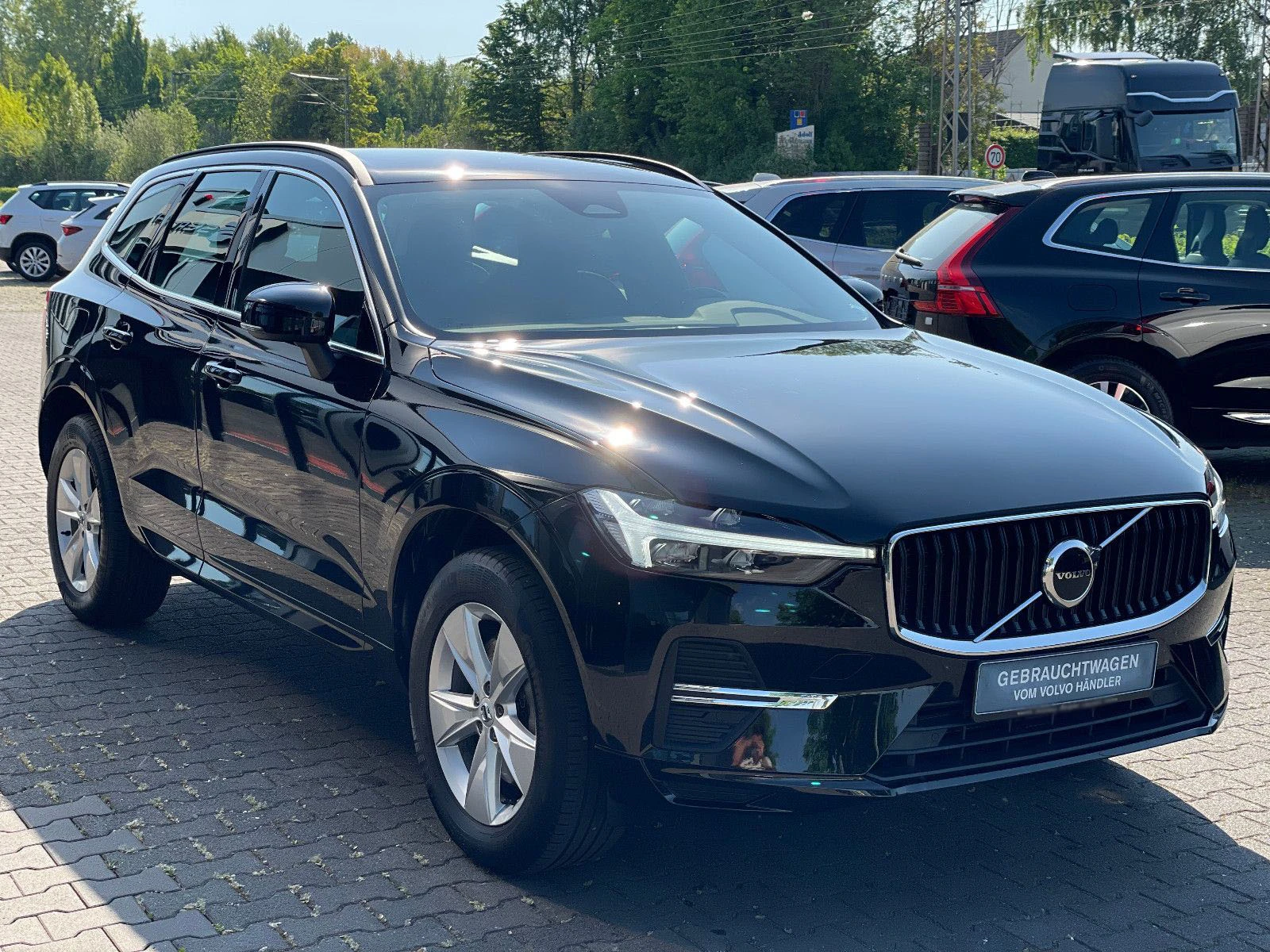 Volvo XC60 B4 Momentum Pro Mild-Hybdrid - изображение 2