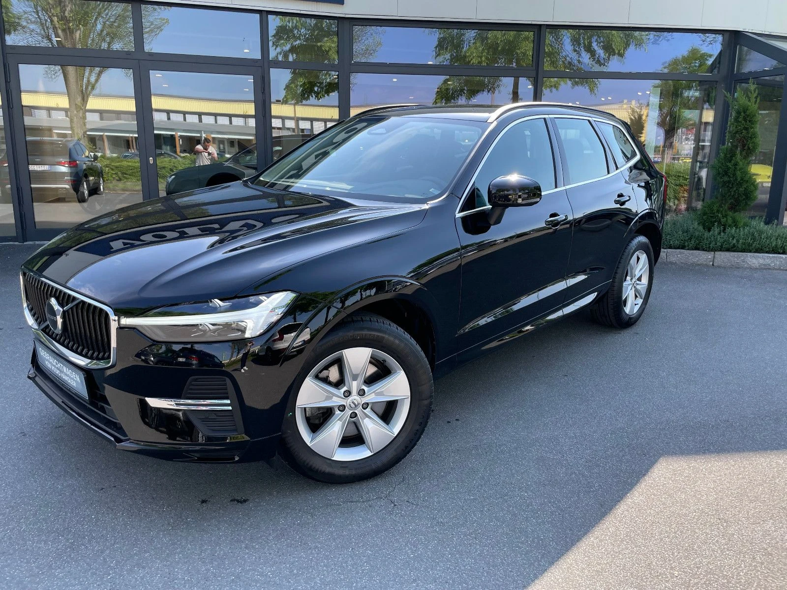 Volvo XC60 B4 Momentum Pro Mild-Hybdrid - изображение 3