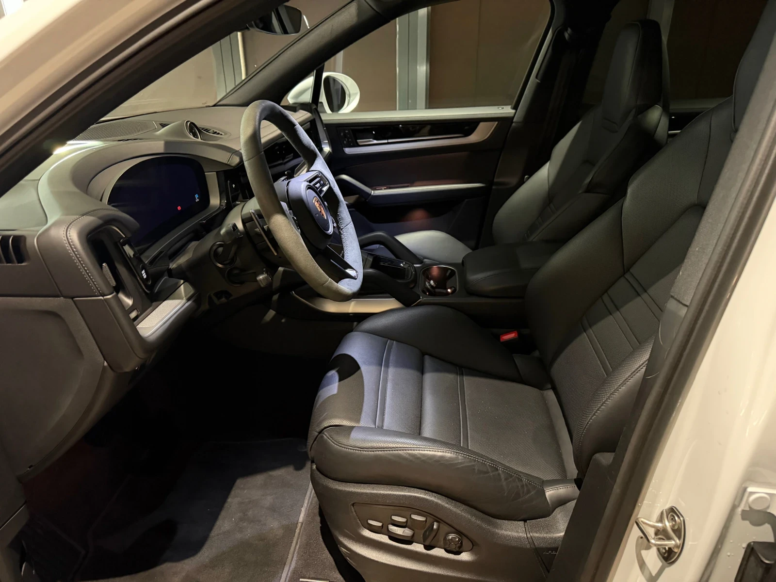 Porsche Cayenne E-Hybrid, снимка 5 - Автомобили и джипове - 53707978