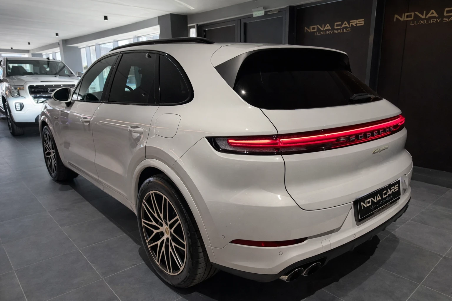 Porsche Cayenne E-Hybrid, снимка 3 - Автомобили и джипове - 53707978