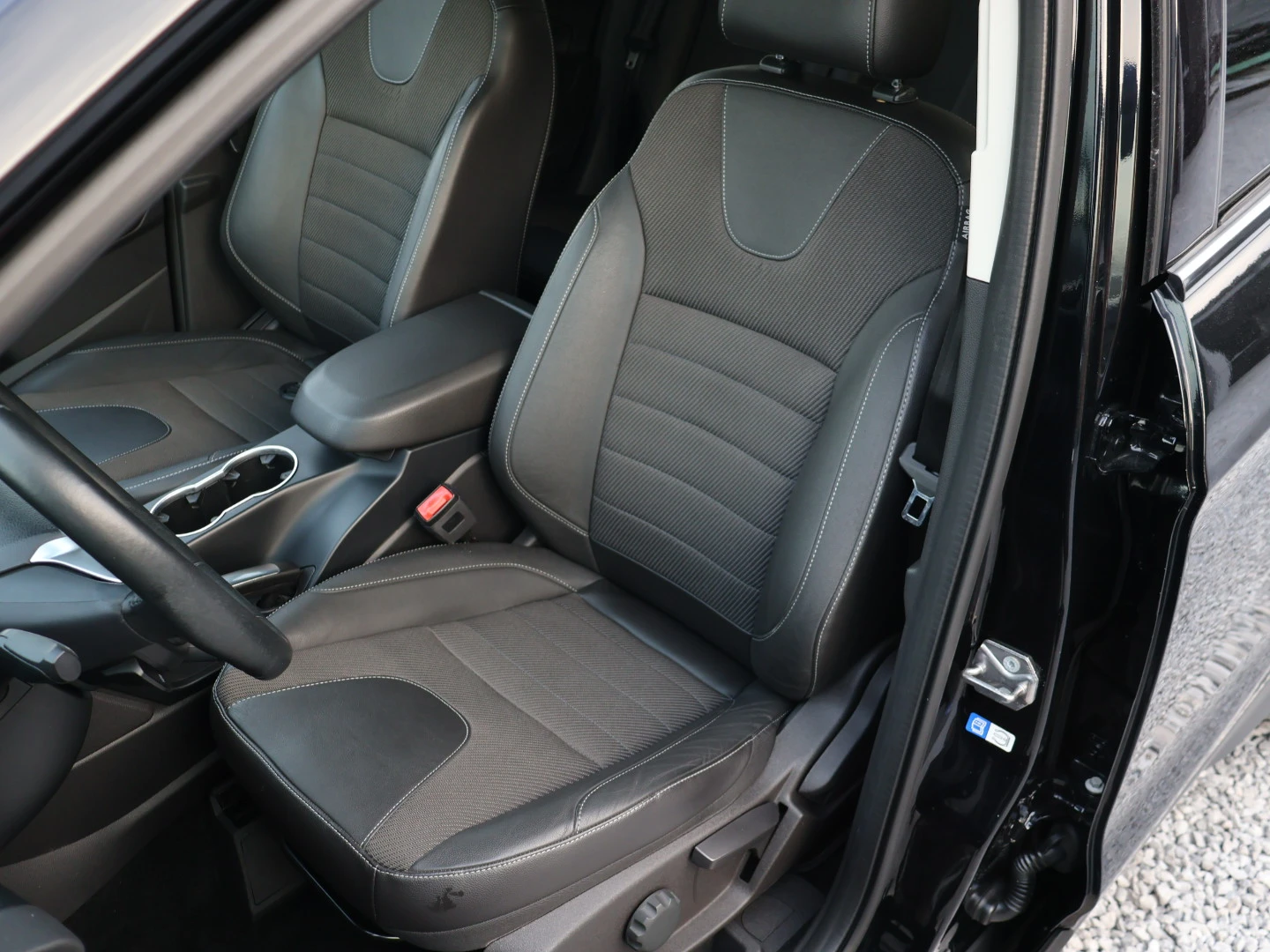 Ford Kuga 2.0 4x4 TDCI TITANIUM, снимка 14 - Автомобили и джипове - 53923667