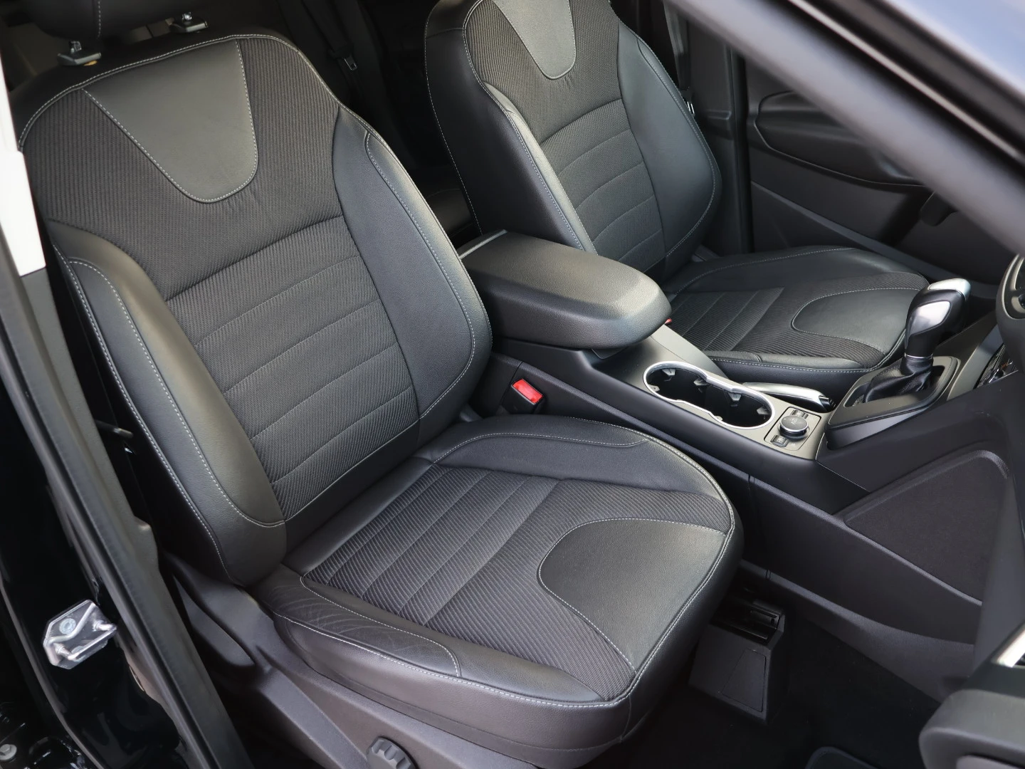 Ford Kuga 2.0 4x4 TDCI TITANIUM, снимка 15 - Автомобили и джипове - 53923667