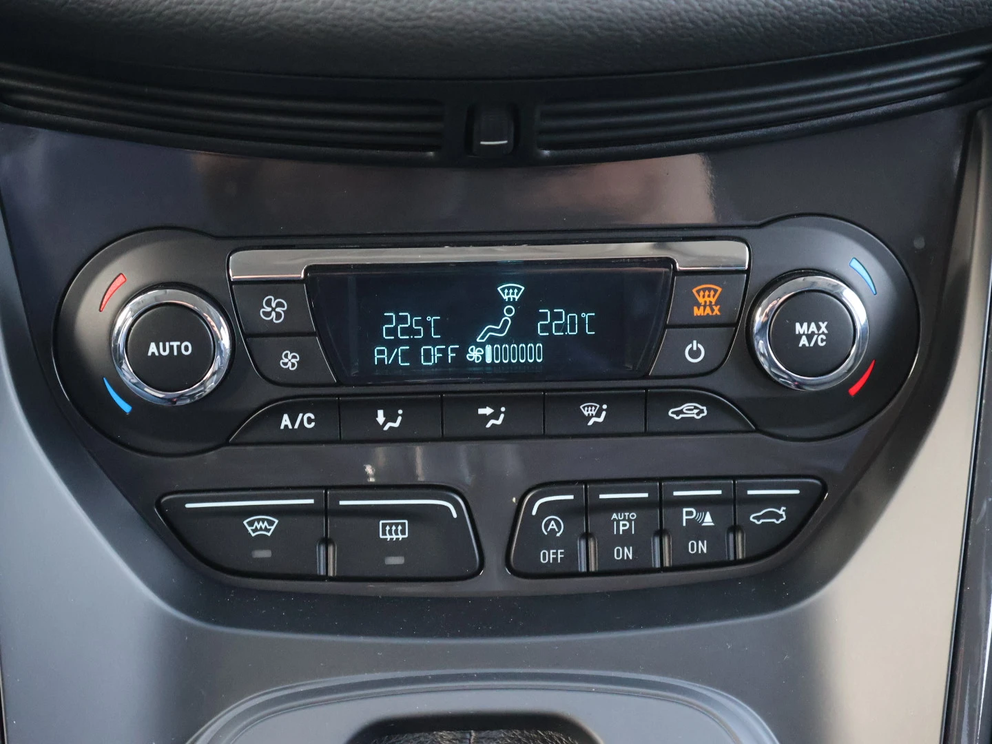 Ford Kuga 2.0 4x4 TDCI TITANIUM, снимка 11 - Автомобили и джипове - 53923667