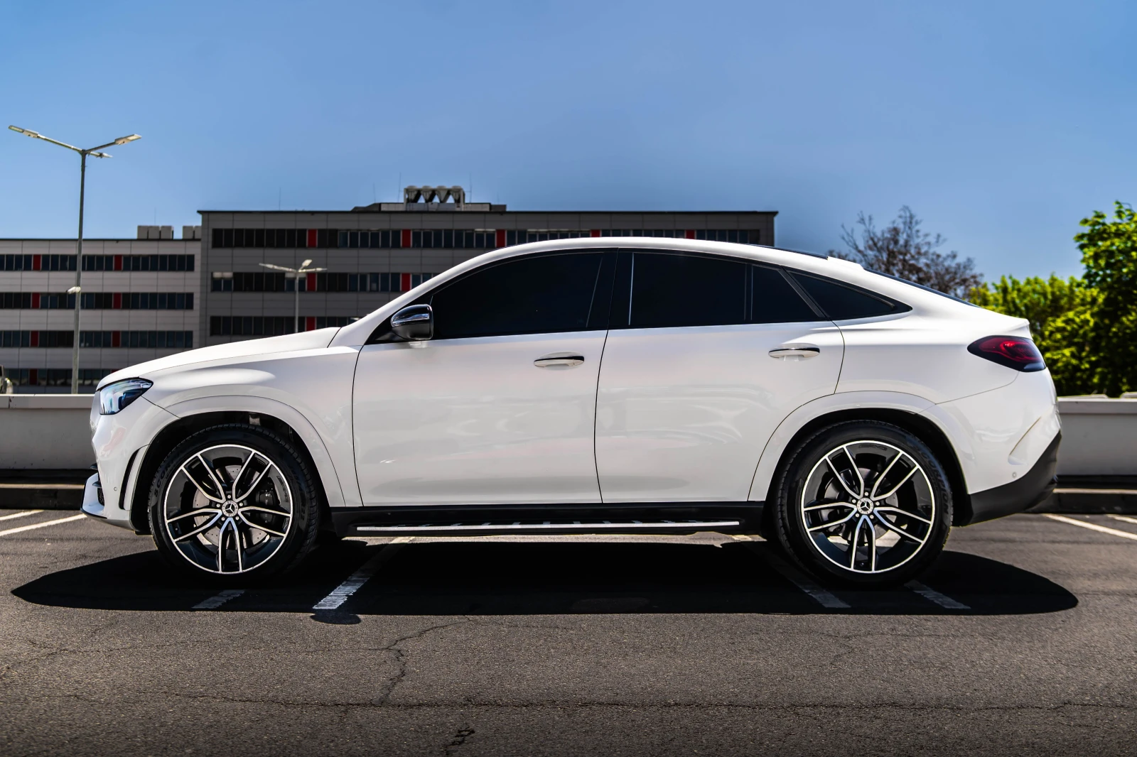 Mercedes-Benz GLE 400 d 4M* AMG* Pano* Burmester* 360* Night, снимка 3 - Автомобили и джипове - 54331036