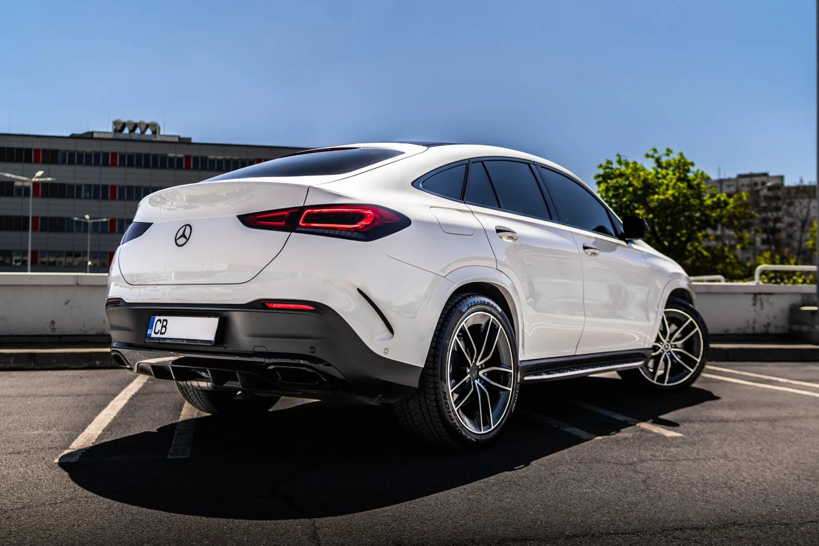 Mercedes-Benz GLE 400 d 4M* AMG* Pano* Burmester* 360* Night, снимка 4 - Автомобили и джипове - 54331036