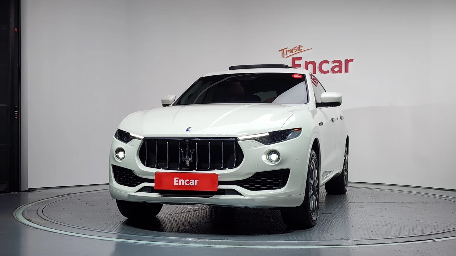 Maserati Levante 3.0d* ЕЛ. БАГАЖНИК* 360* BLIND SPOT* ЛЮК* КРАЙНА Ц, снимка 3 - Автомобили и джипове - 55595228