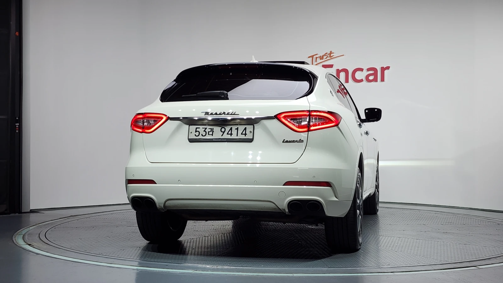 Maserati Levante 3.0d* ЕЛ. БАГАЖНИК* 360* BLIND SPOT* ЛЮК* КРАЙНА Ц, снимка 4 - Автомобили и джипове - 55595228
