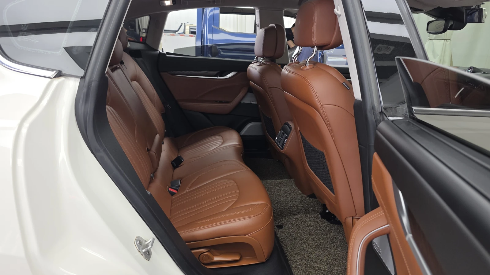Maserati Levante 3.0d* ЕЛ. БАГАЖНИК* 360* BLIND SPOT* ЛЮК* КРАЙНА Ц, снимка 12 - Автомобили и джипове - 55595228