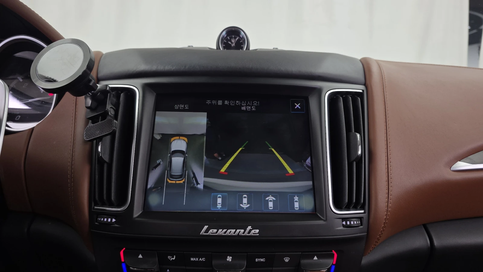 Maserati Levante 3.0d* ЕЛ. БАГАЖНИК* 360* BLIND SPOT* ЛЮК* КРАЙНА Ц, снимка 15 - Автомобили и джипове - 55595228