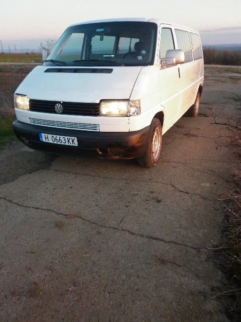 VW Transporter 25Дълга базаКЛИМАТИК, снимка 2 - Бусове и автобуси - 49237065