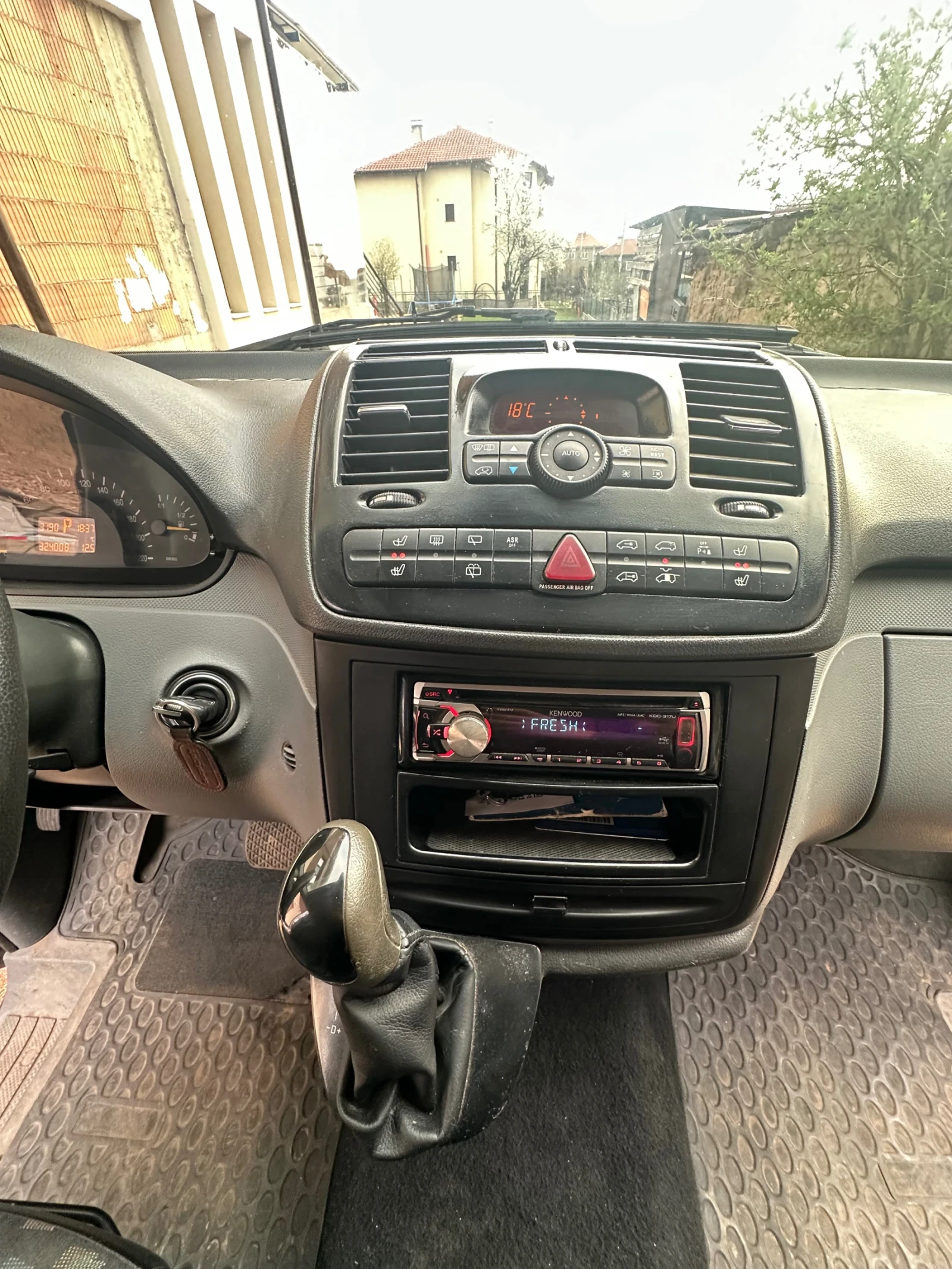 Mercedes-Benz Vito 115, 8 места, автомат, кламатроник, снимка 10 - Бусове и автобуси - 54159512