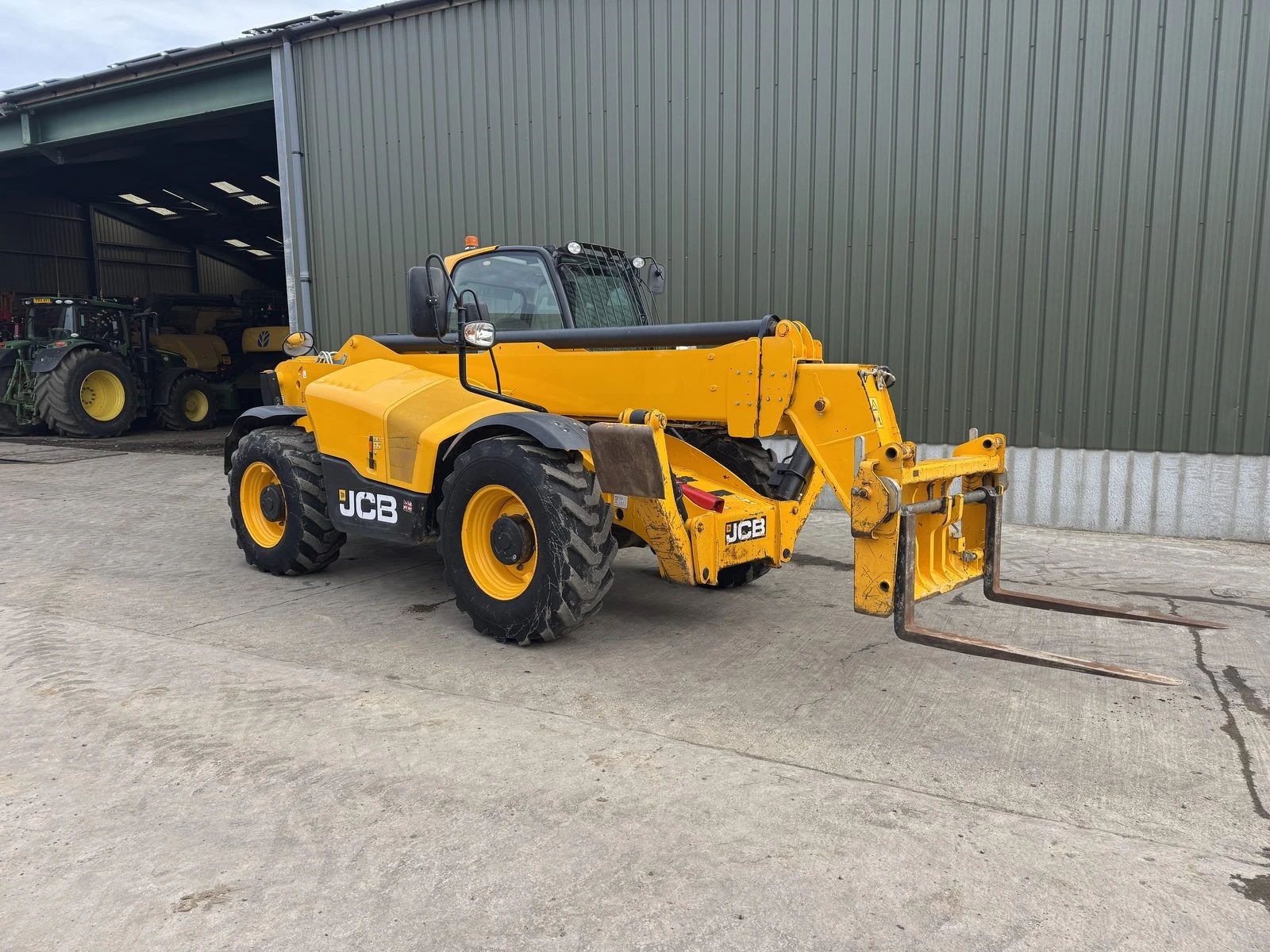 Телескопични товарачи JCB 540-140 Hi-Viz