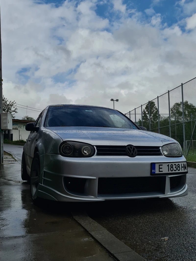 VW Golf, снимка 1 - Автомобили и джипове - 49275995