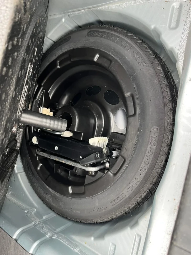 Mercedes-Benz CLK 272, снимка 16 - Автомобили и джипове - 49303875