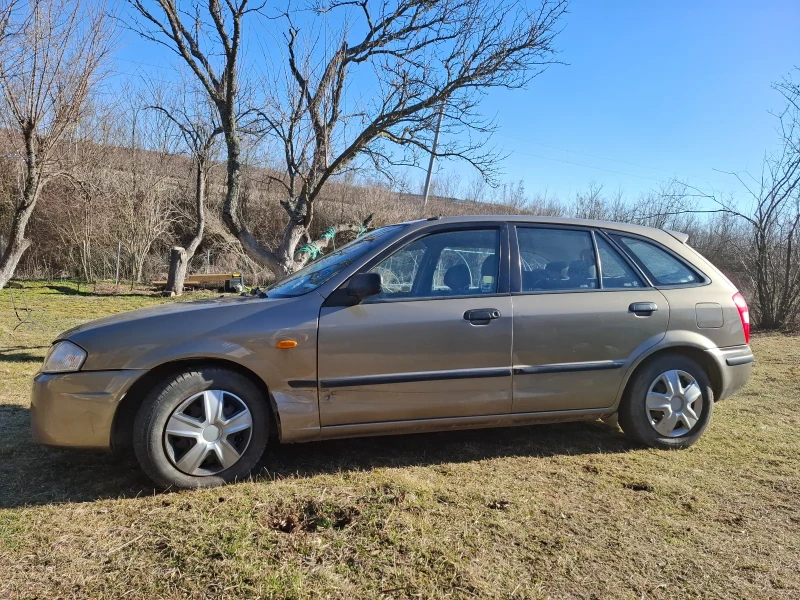 Mazda 323 F, снимка 2 - Автомобили и джипове - 49452350