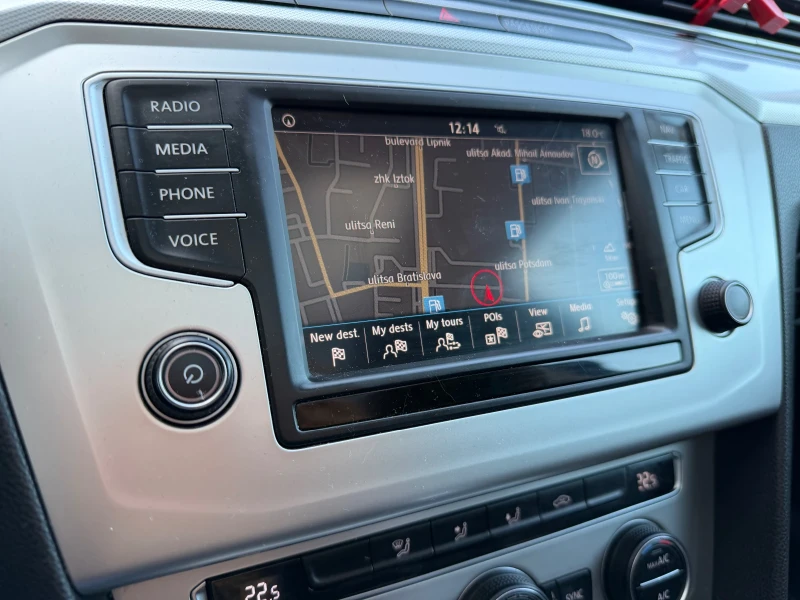 VW Passat 2.0TDI* DSG* Панорама, снимка 13 - Автомобили и джипове - 52566744