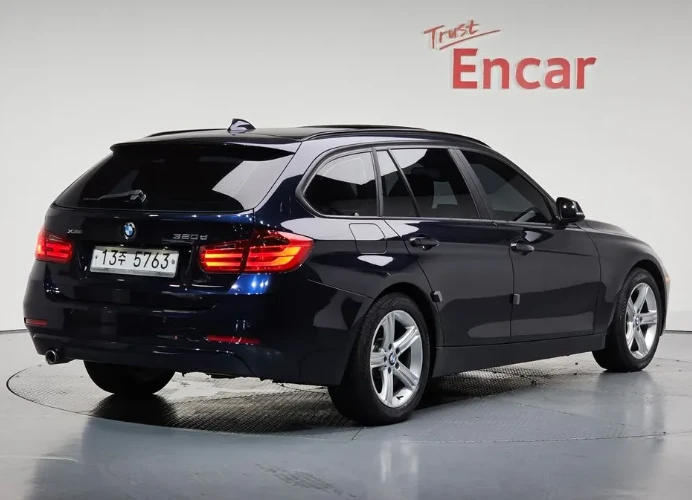 BMW 320 xDrive Touring - изображение 2