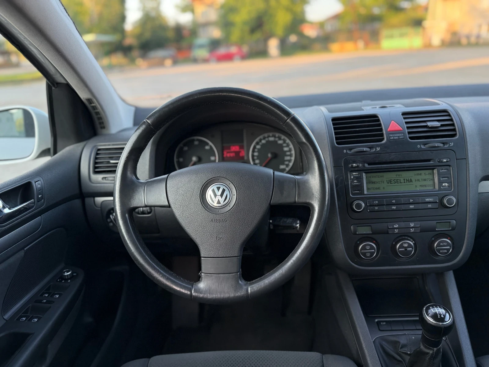 VW Golf 1.9* KLIMATRONIK* TOP - изображение 7