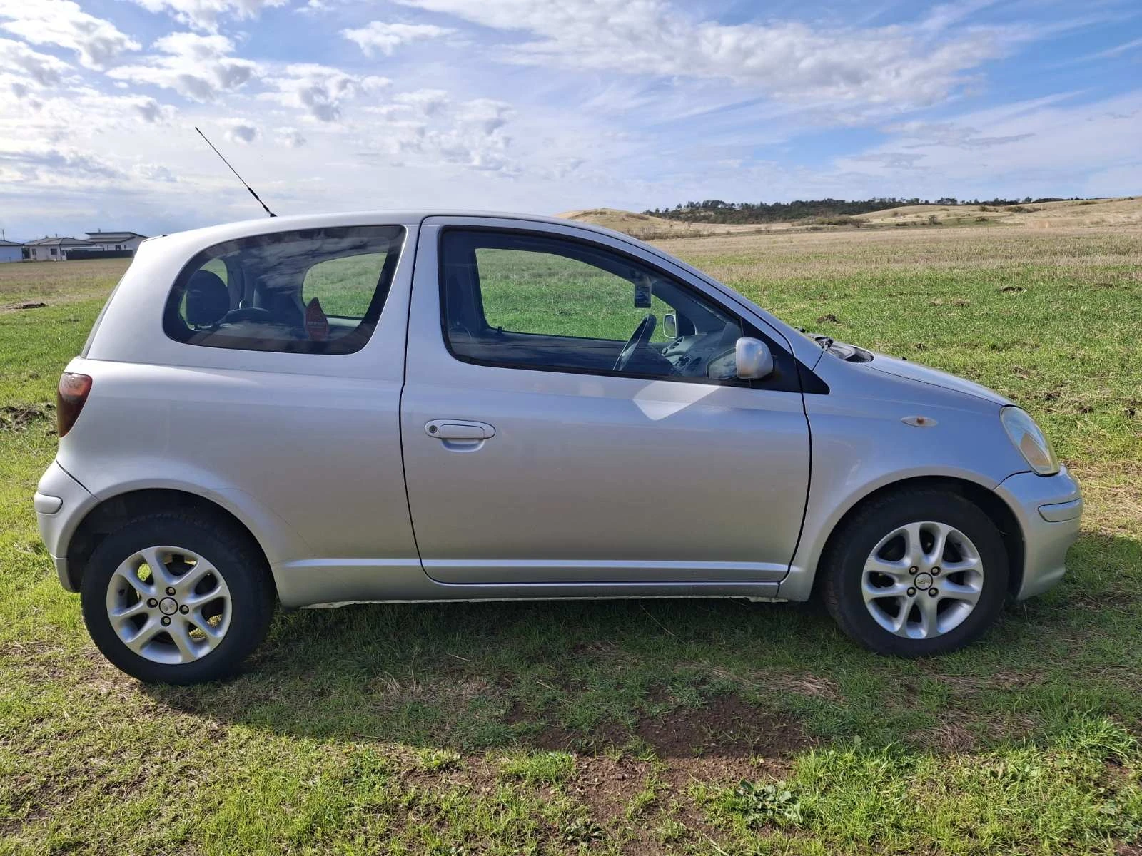 Toyota Yaris 1, 4 D4D - изображение 7