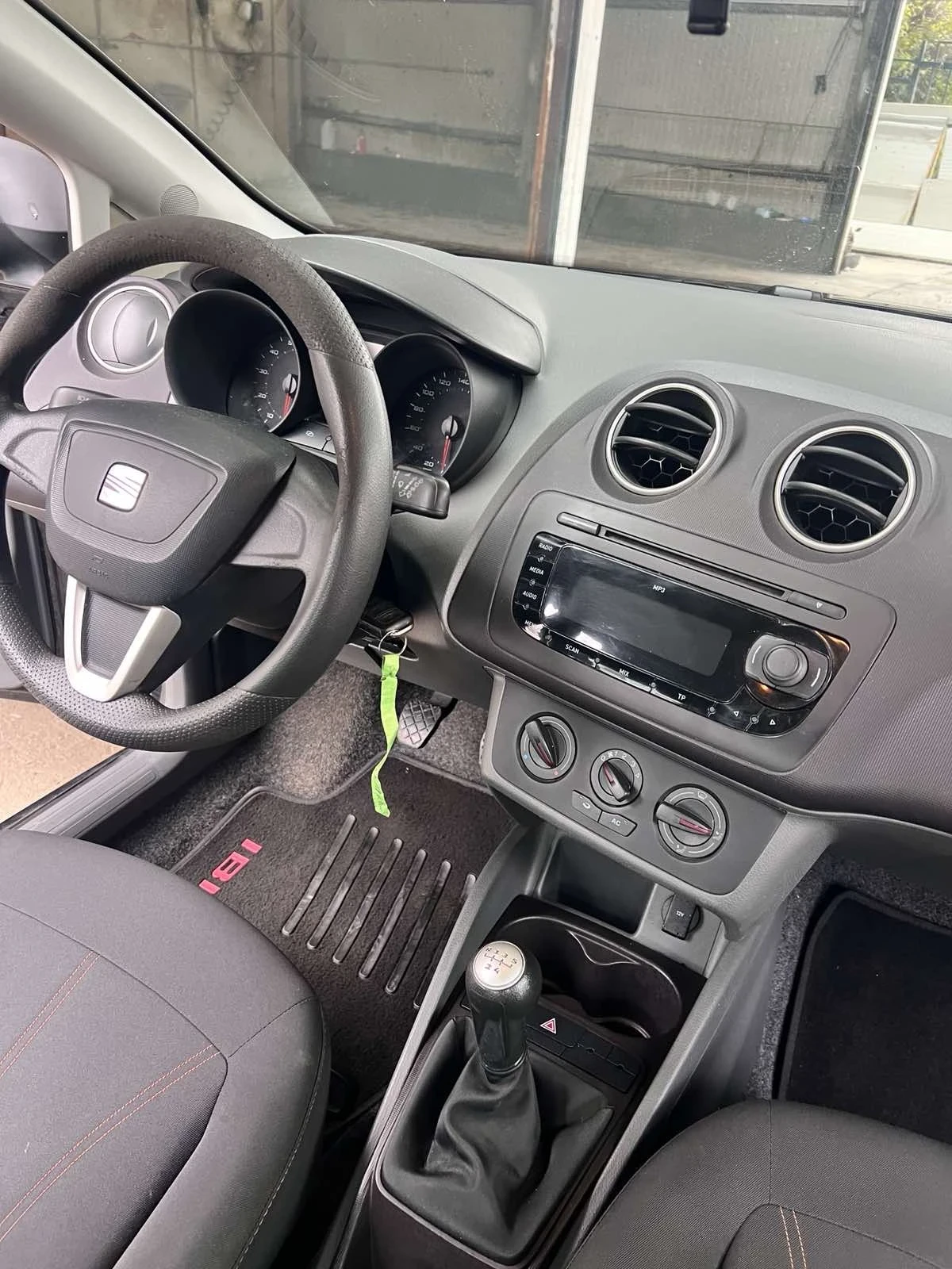 Seat Ibiza 1.2 clima  - изображение 5