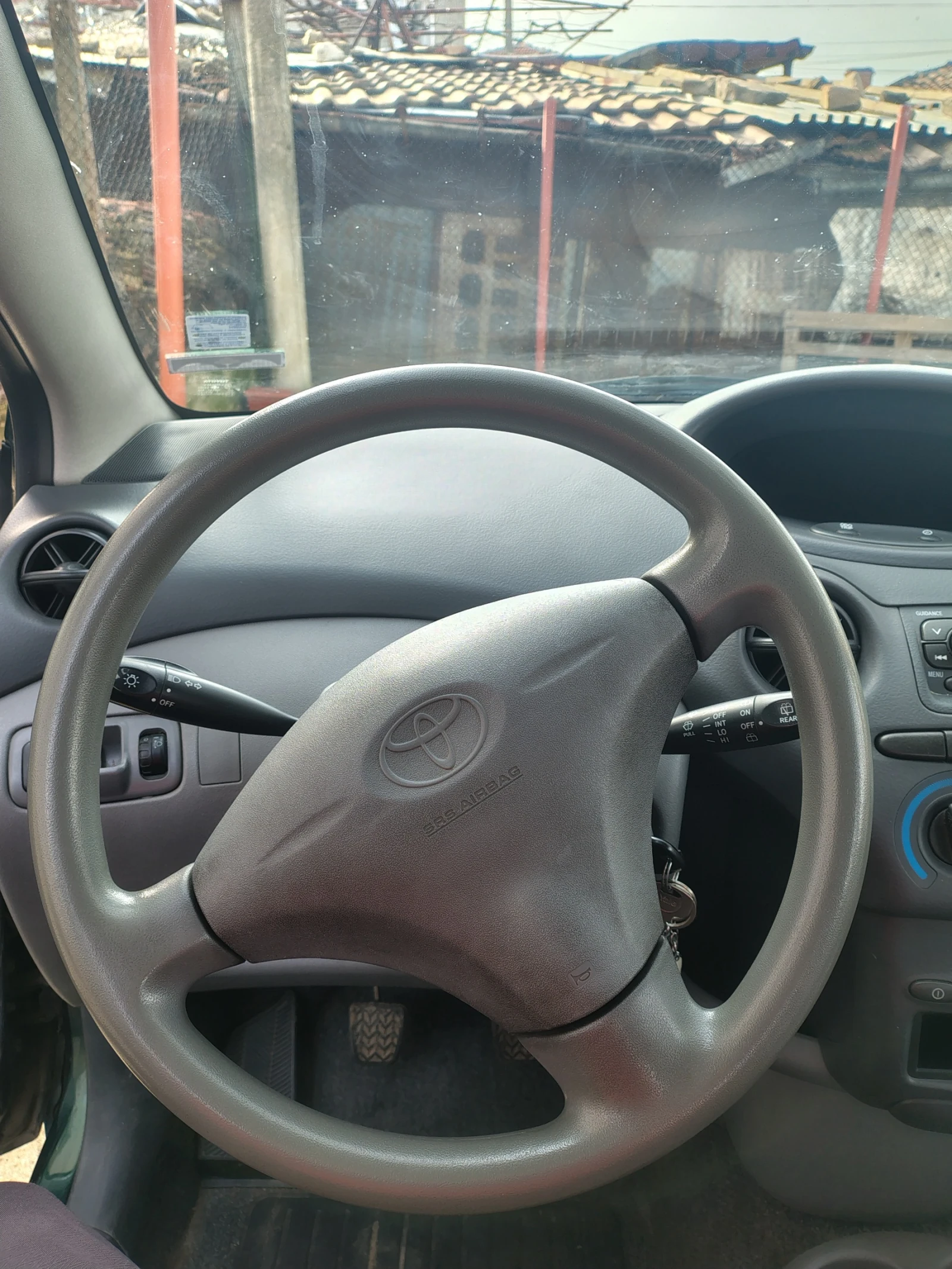 Toyota Yaris 1.0 vvti, снимка 6 - Автомобили и джипове - 54181889
