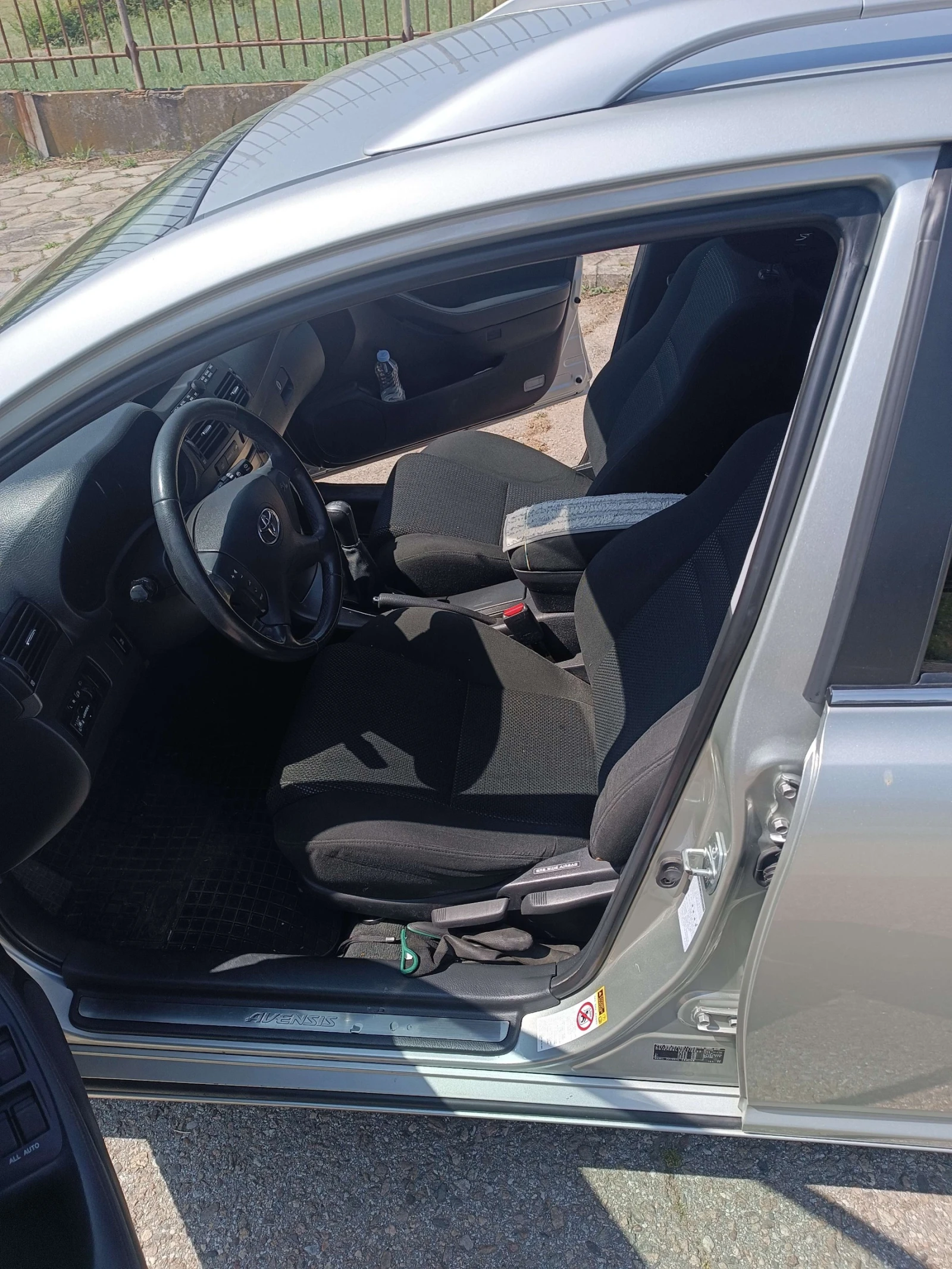 Toyota Avensis газ, снимка 5 - Автомобили и джипове - 54818671