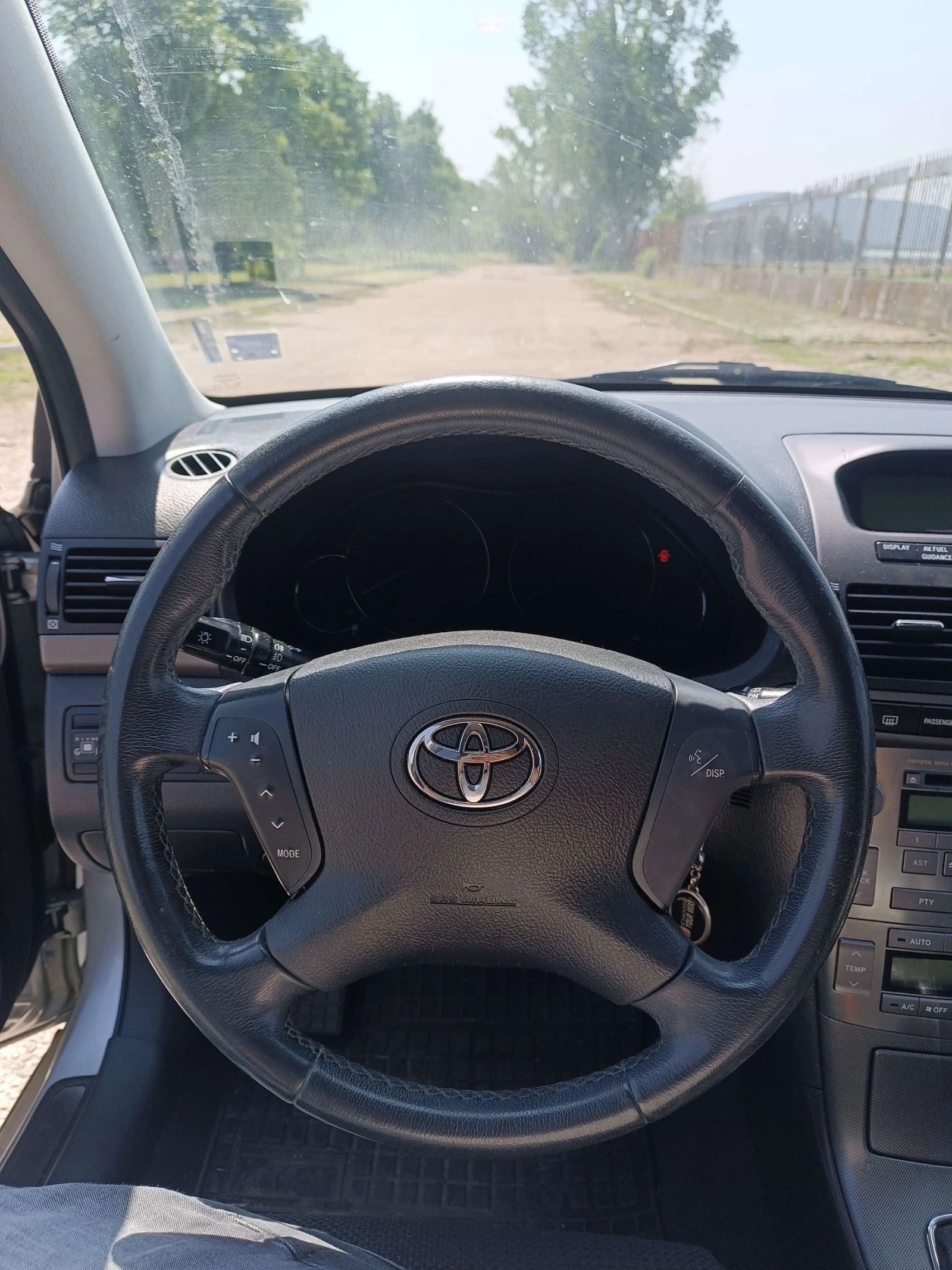 Toyota Avensis газ, снимка 6 - Автомобили и джипове - 54818671