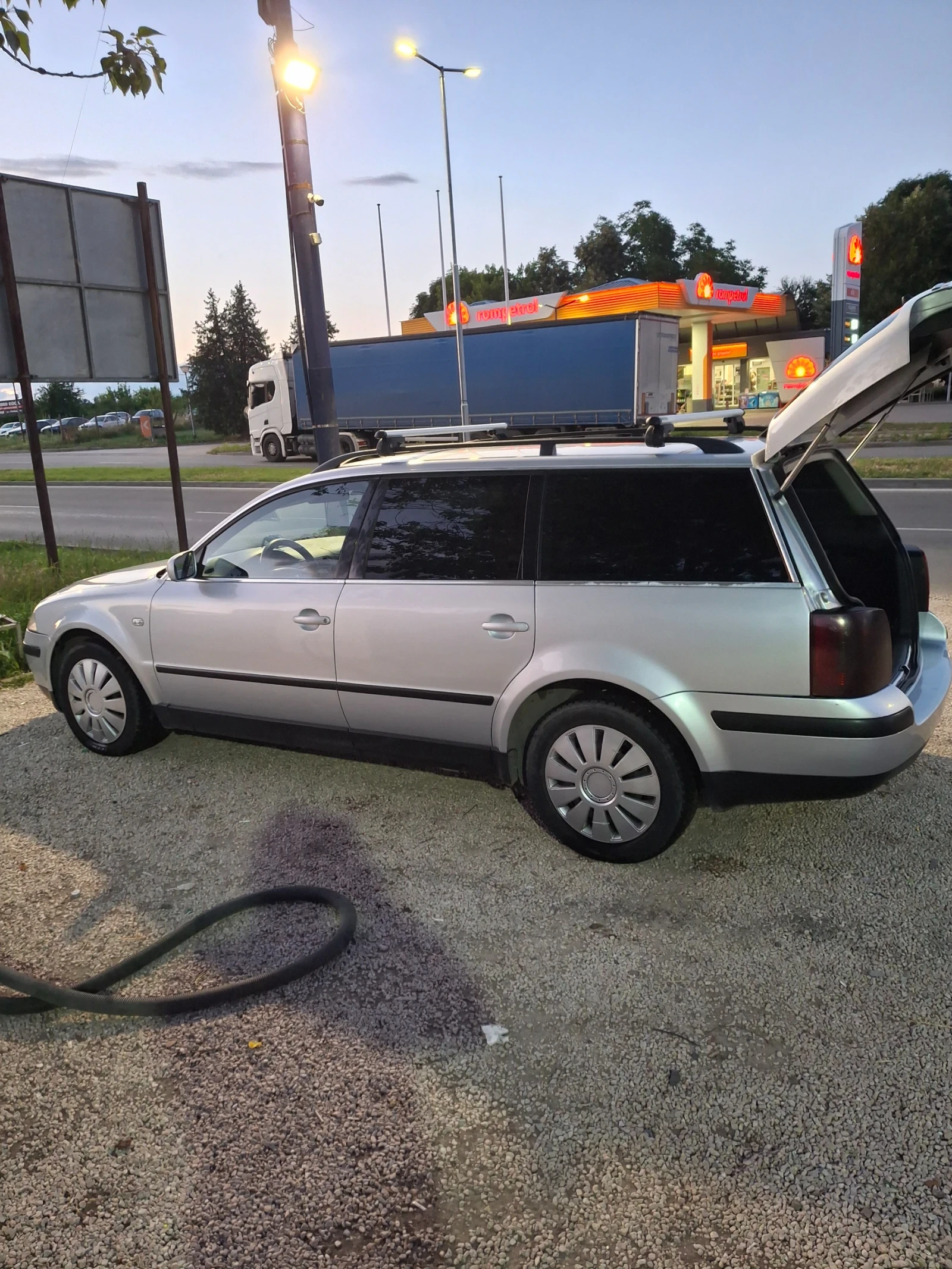 VW Passat, снимка 11 - Автомобили и джипове - 54902467