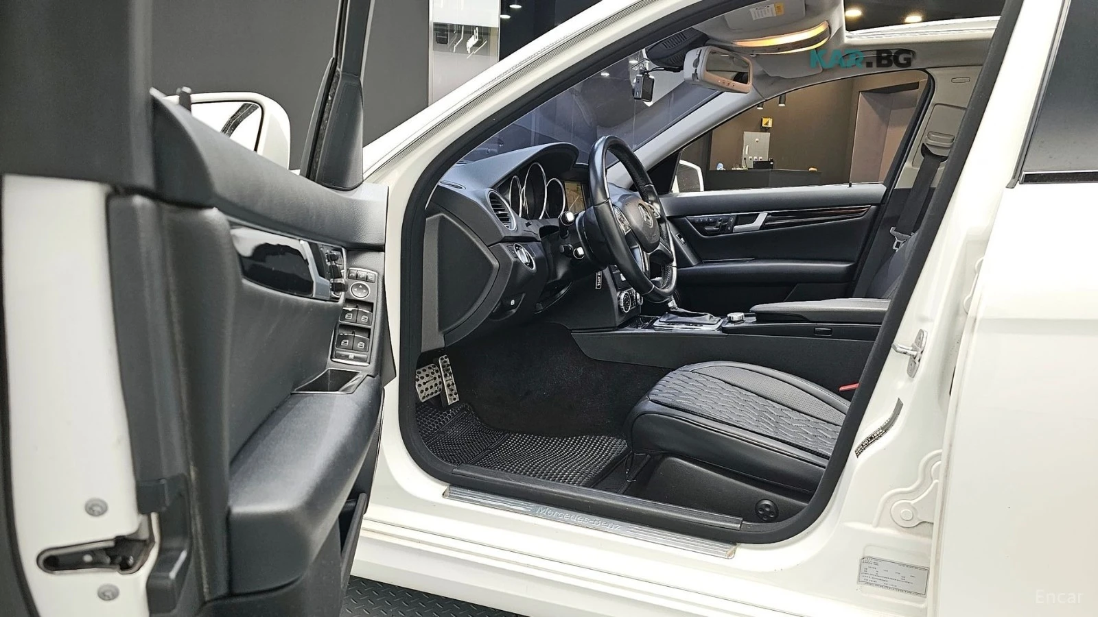 Mercedes-Benz C 220 КОЖА* НАВИ* ПАНО* КАМЕРА, снимка 8 - Автомобили и джипове - 55253629