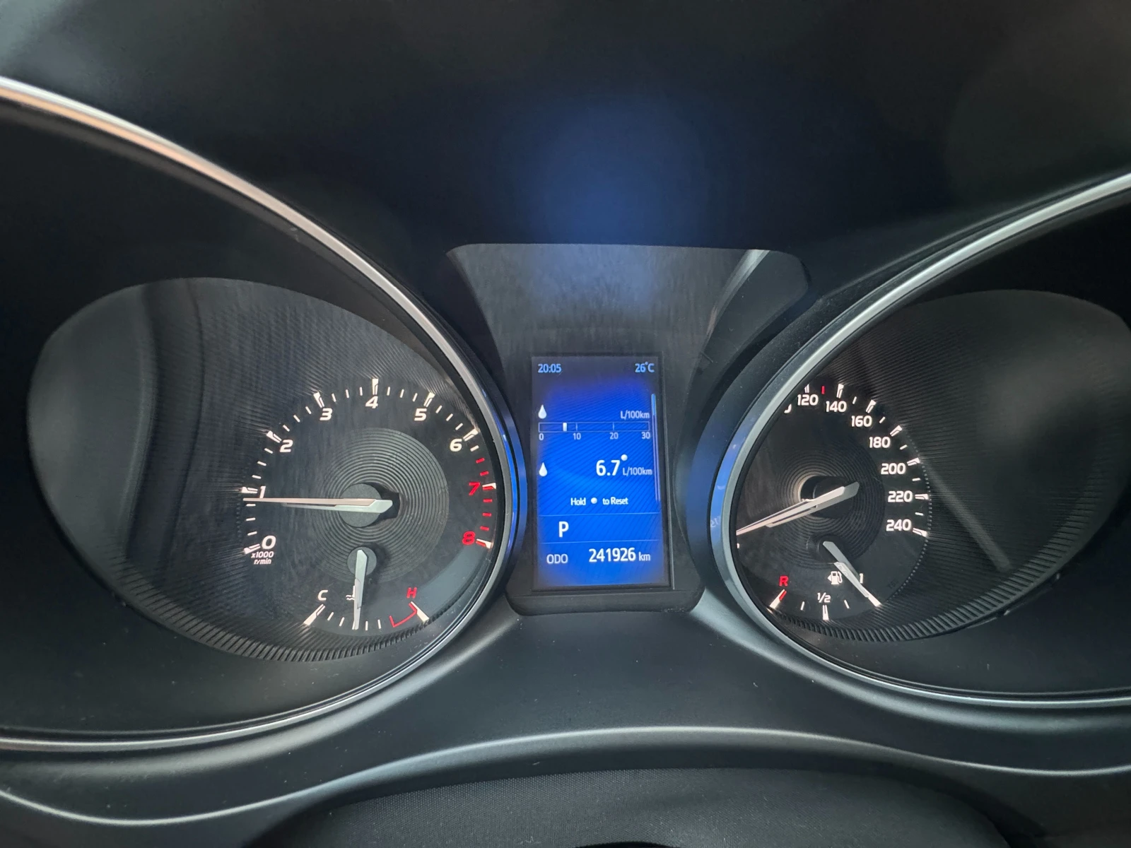 Toyota Avensis от България, снимка 9 - Автомобили и джипове - 55447737