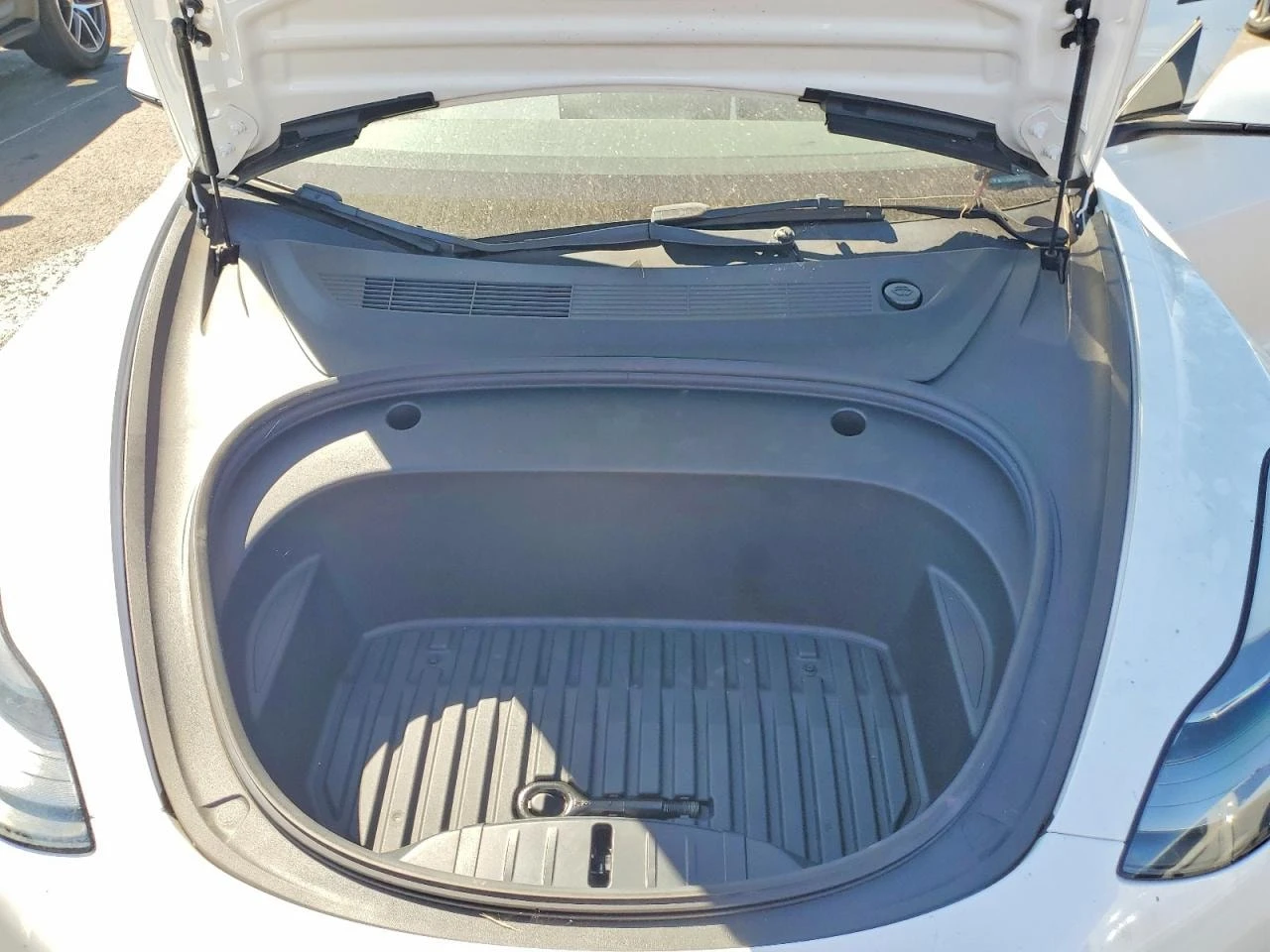 Tesla Model 3 * CARFAX * ��������������� | Mobile.bg � ����������� 12