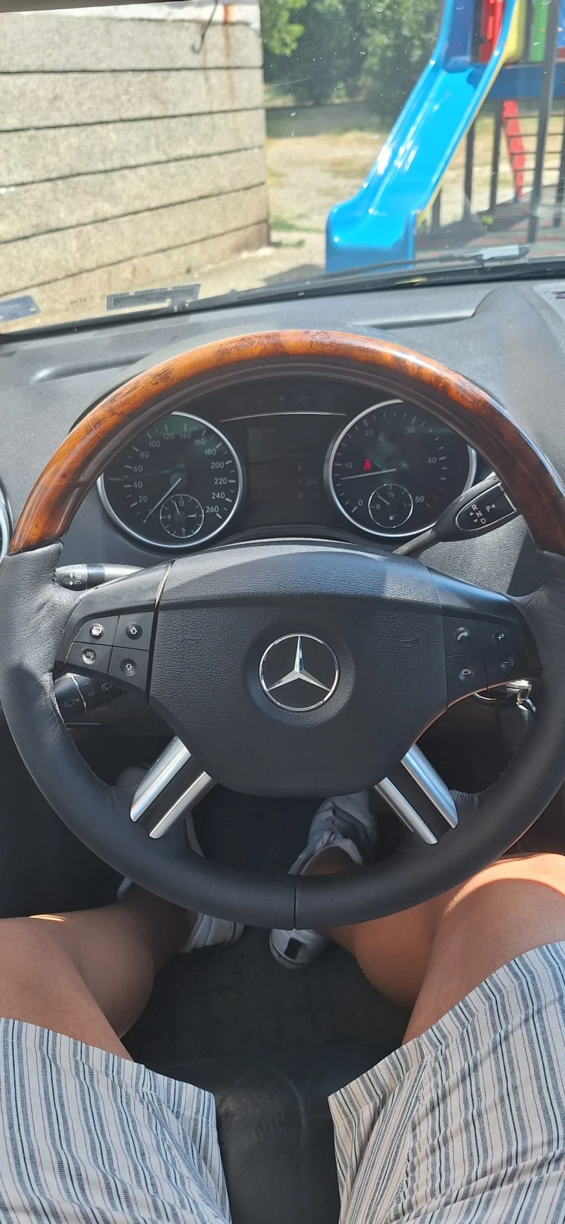 Mercedes-Benz ML 320, снимка 7 - Автомобили и джипове - 47359738