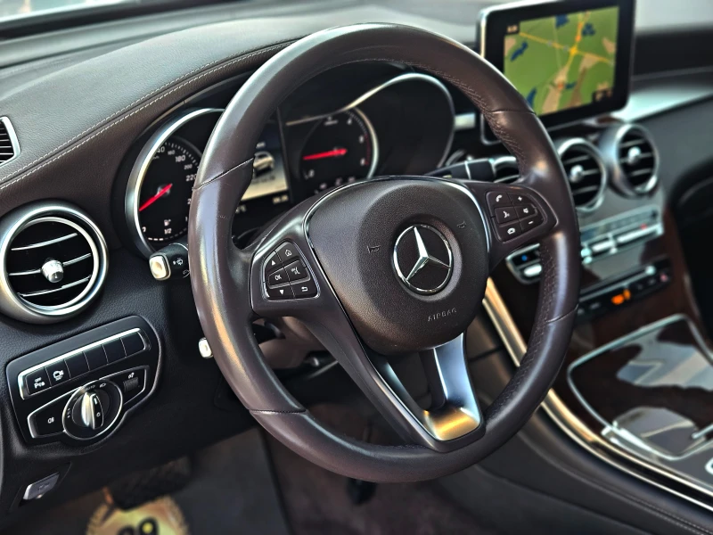 Mercedes-Benz GLC 220 COUPE/AMG/GERMANY/360CAMERA/AMBIENT/AIRMATIC/LIZIN, снимка 11 - Автомобили и джипове - 50652366