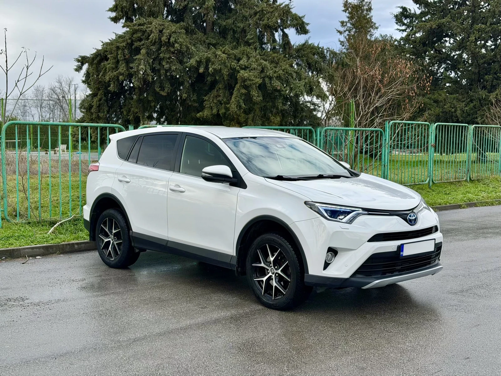 Toyota Rav4 2.5i Hybrid* Luxury* Подгрев* Кожа* LED* Камера - изображение 3