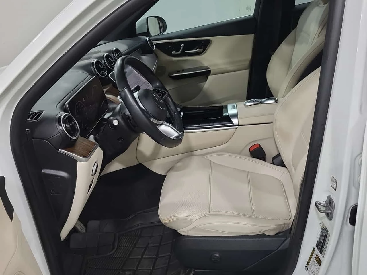 Mercedes-Benz GLC 300 CARFAX, снимка 5 - Автомобили и джипове - 53991083