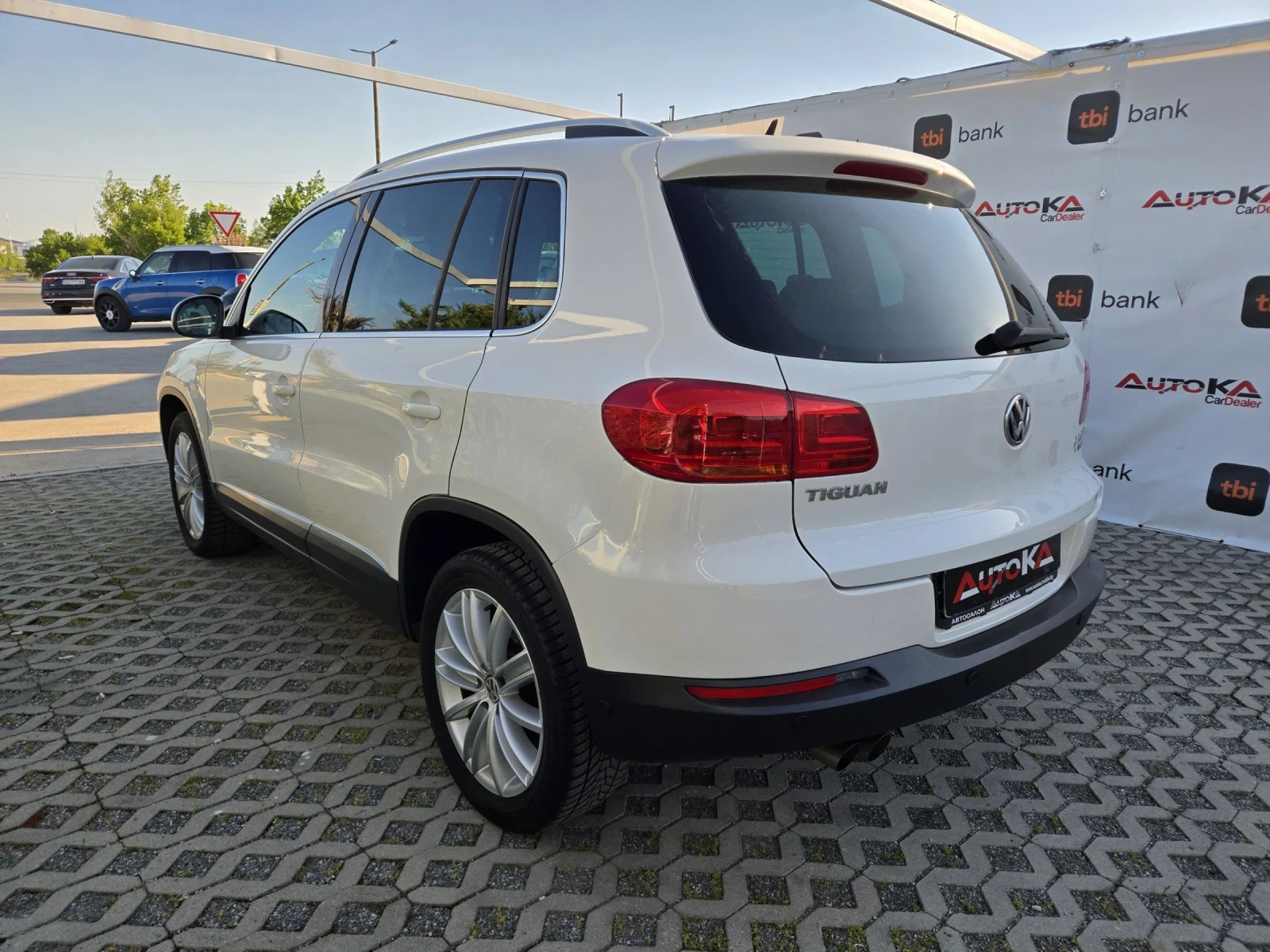 VW Tiguan 2.0TDI-140кс= АВТОМАТ= LED= 4MOTION= PANO= KEYLESS, снимка 5 - Автомобили и джипове - 54430441