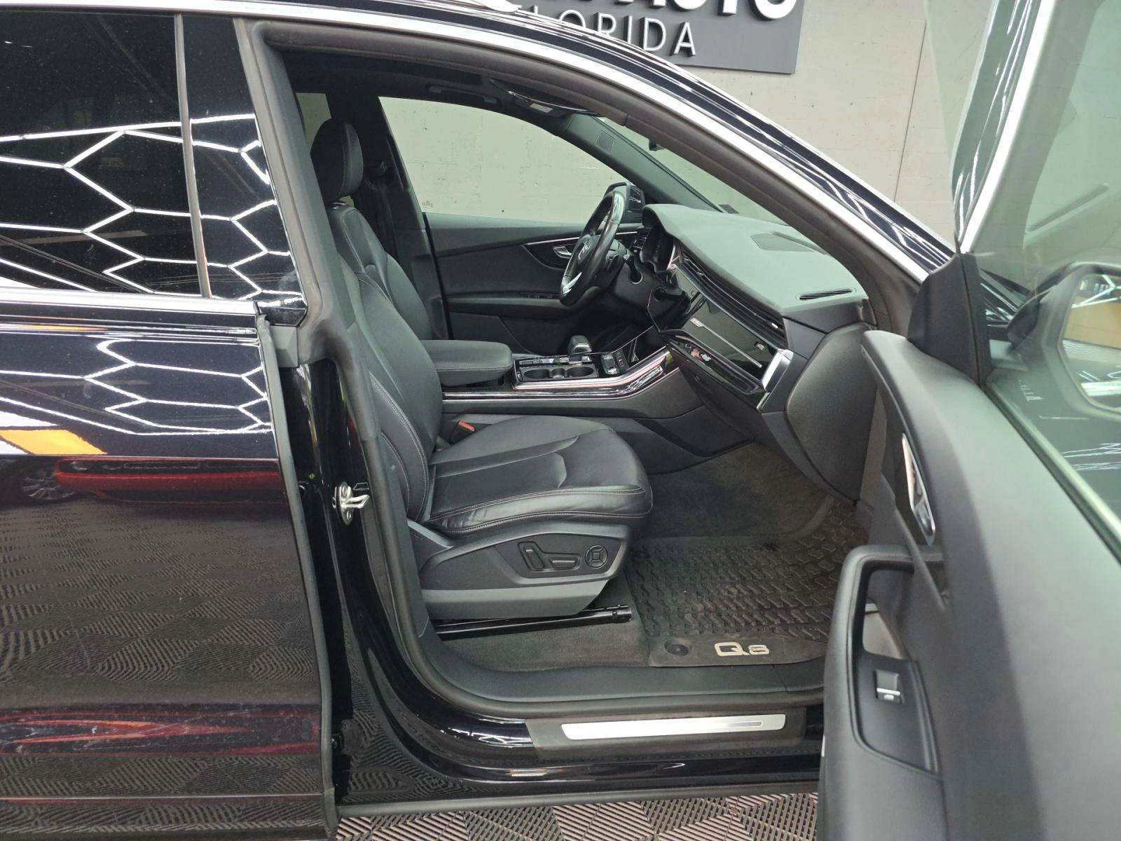 Audi Q8 Bang & Olufsen* Virtual Cockpit Plus* Head-Up* , снимка 9 - Автомобили и джипове - 54693290