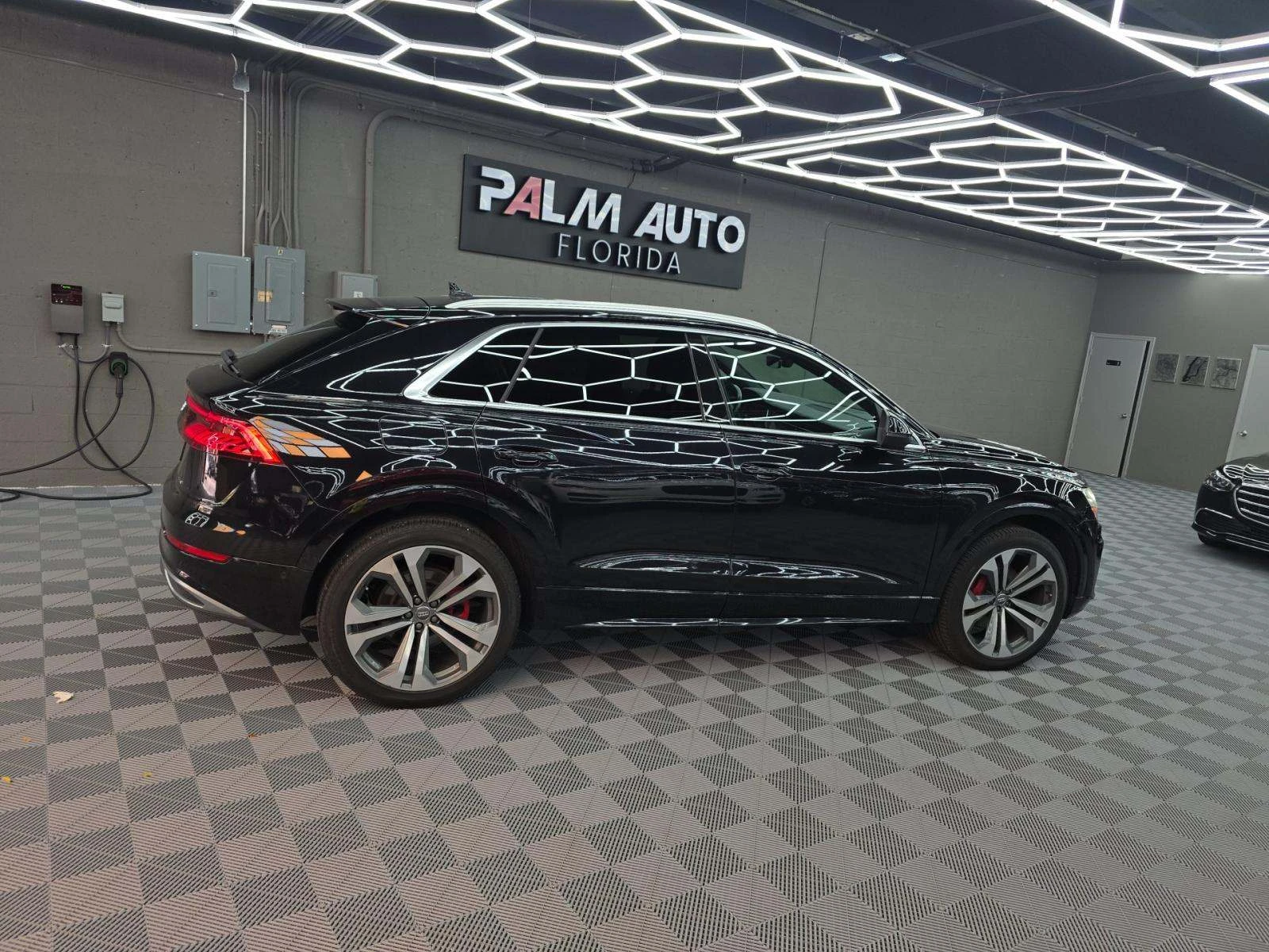 Audi Q8 Bang & Olufsen* Virtual Cockpit Plus* Head-Up* , снимка 3 - Автомобили и джипове - 54693290