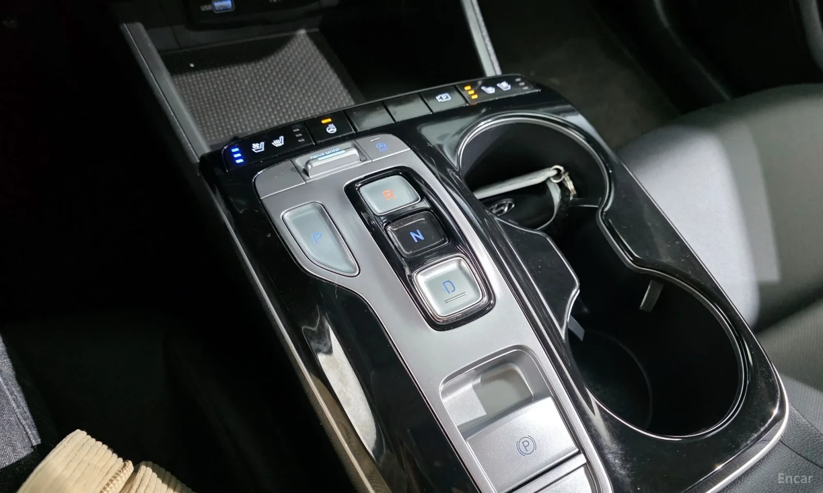 Hyundai Tucson Diesel 2.0 2WD, снимка 9 - Автомобили и джипове - 55049621