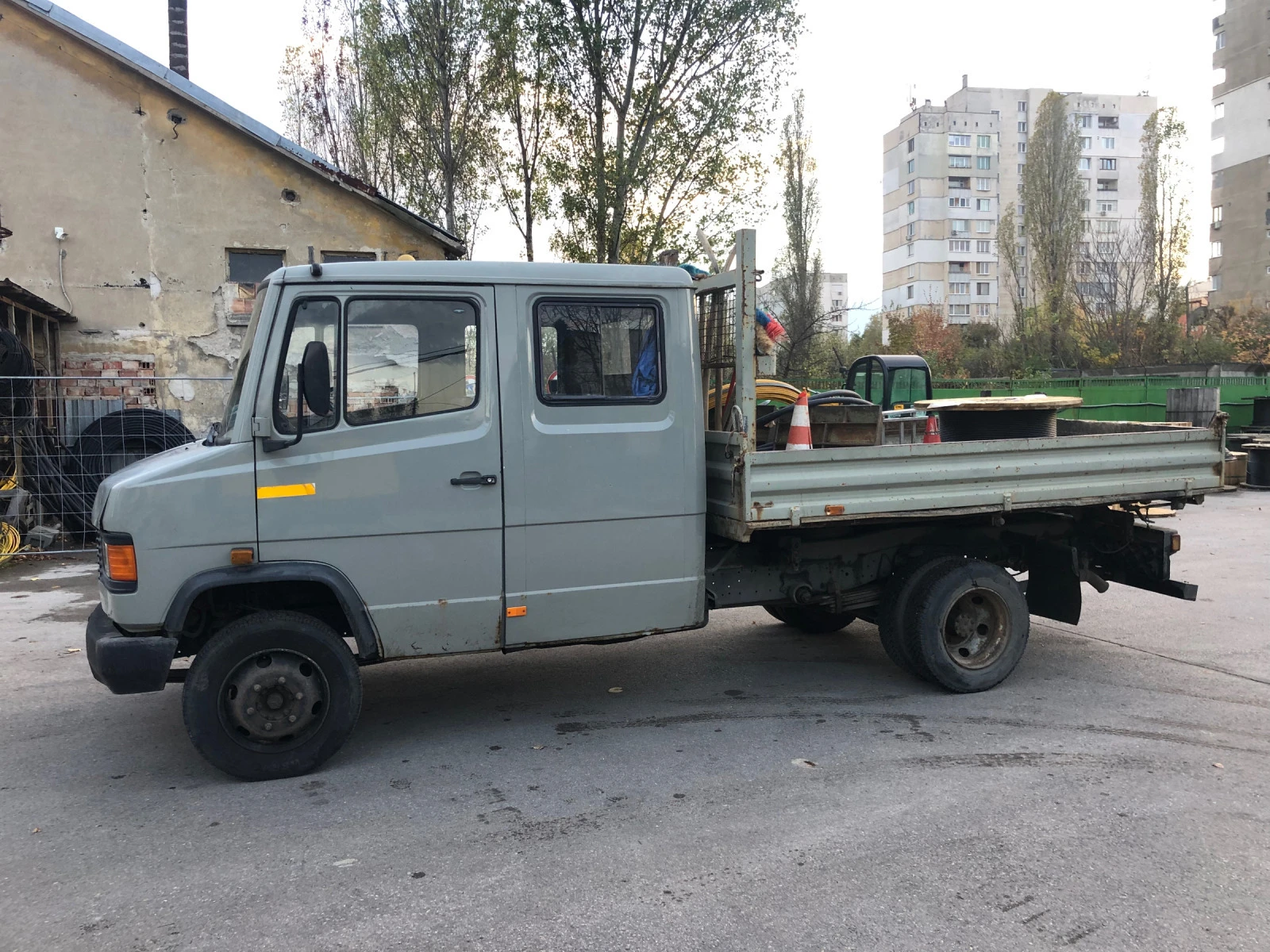 Mercedes-Benz 811 Самосвал двойна кабина - изображение 2