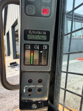 Мини челни товарачи Bobcat Case SR130, снимка 5