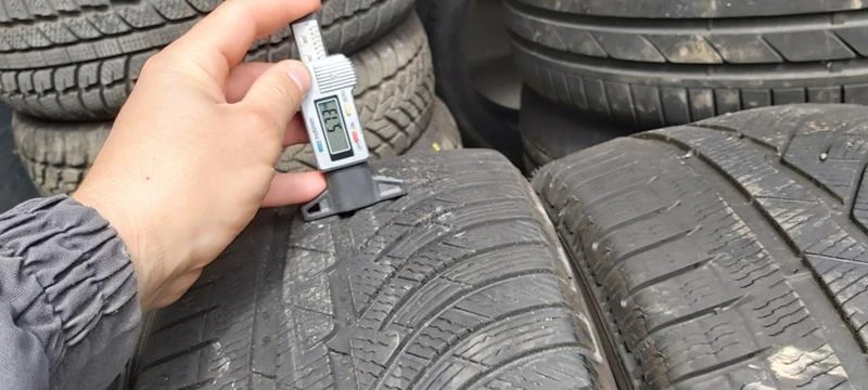 Гуми Зимни 245/45R17, снимка 4 - Гуми и джанти - 32927165