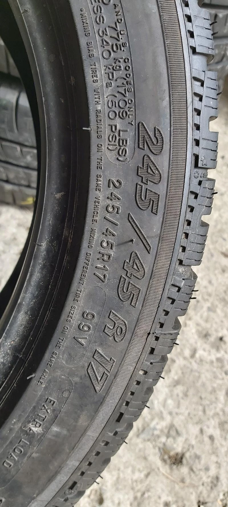 Гуми Зимни 245/45R17, снимка 7 - Гуми и джанти - 32927165