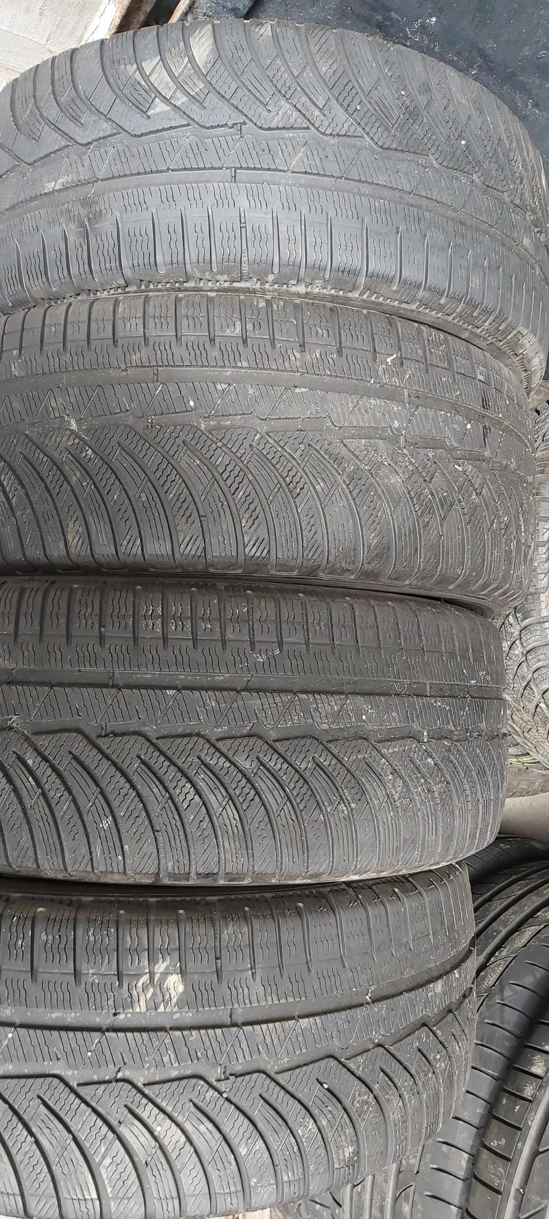 Гуми Зимни 245/45R17, снимка 1 - Гуми и джанти - 32927165