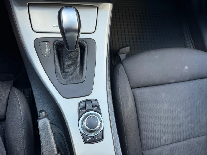 BMW 320 320xDrive+ 184kc+ Automatic+ Подгрев+ Навигация, снимка 13 - Автомобили и джипове - 51765059