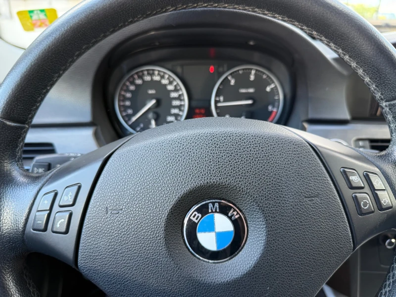 BMW 320 320xDrive+ 184kc+ Automatic+ Подгрев+ Навигация, снимка 11 - Автомобили и джипове - 51765059