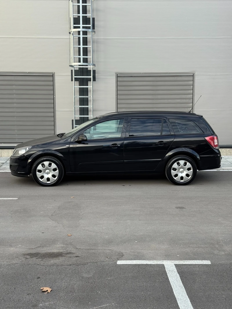 Opel Astra H 1.6i Caravan, снимка 5 - Автомобили и джипове - 53047998