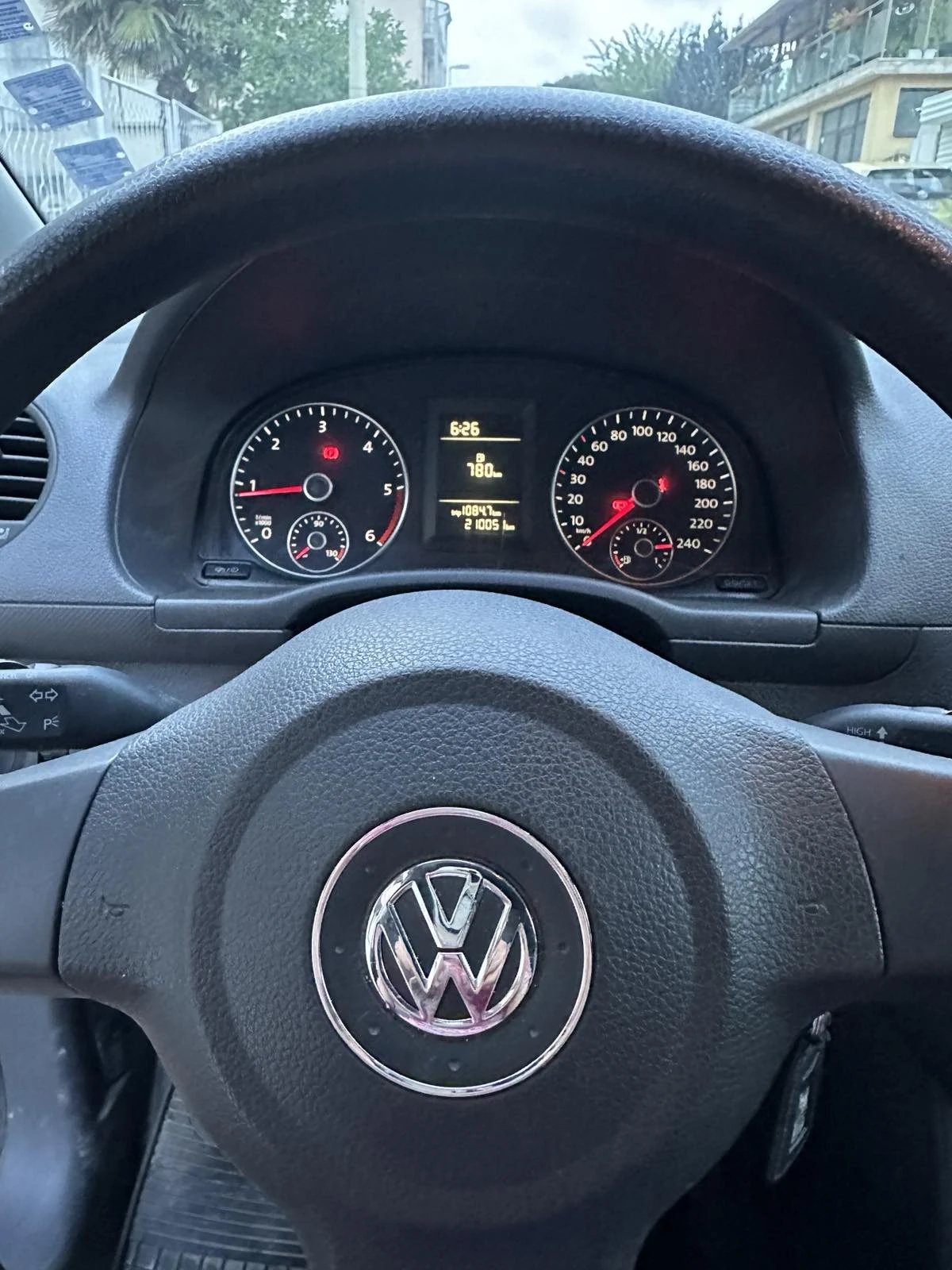 VW Caddy 1.6 TDI Климатик, Bluetooth - изображение 10