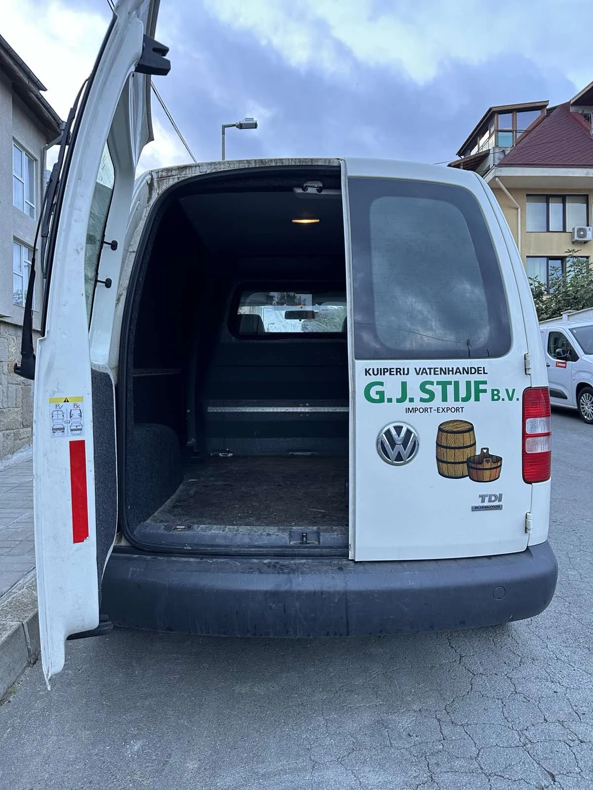 VW Caddy 1.6 TDI Климатик, Bluetooth - изображение 9